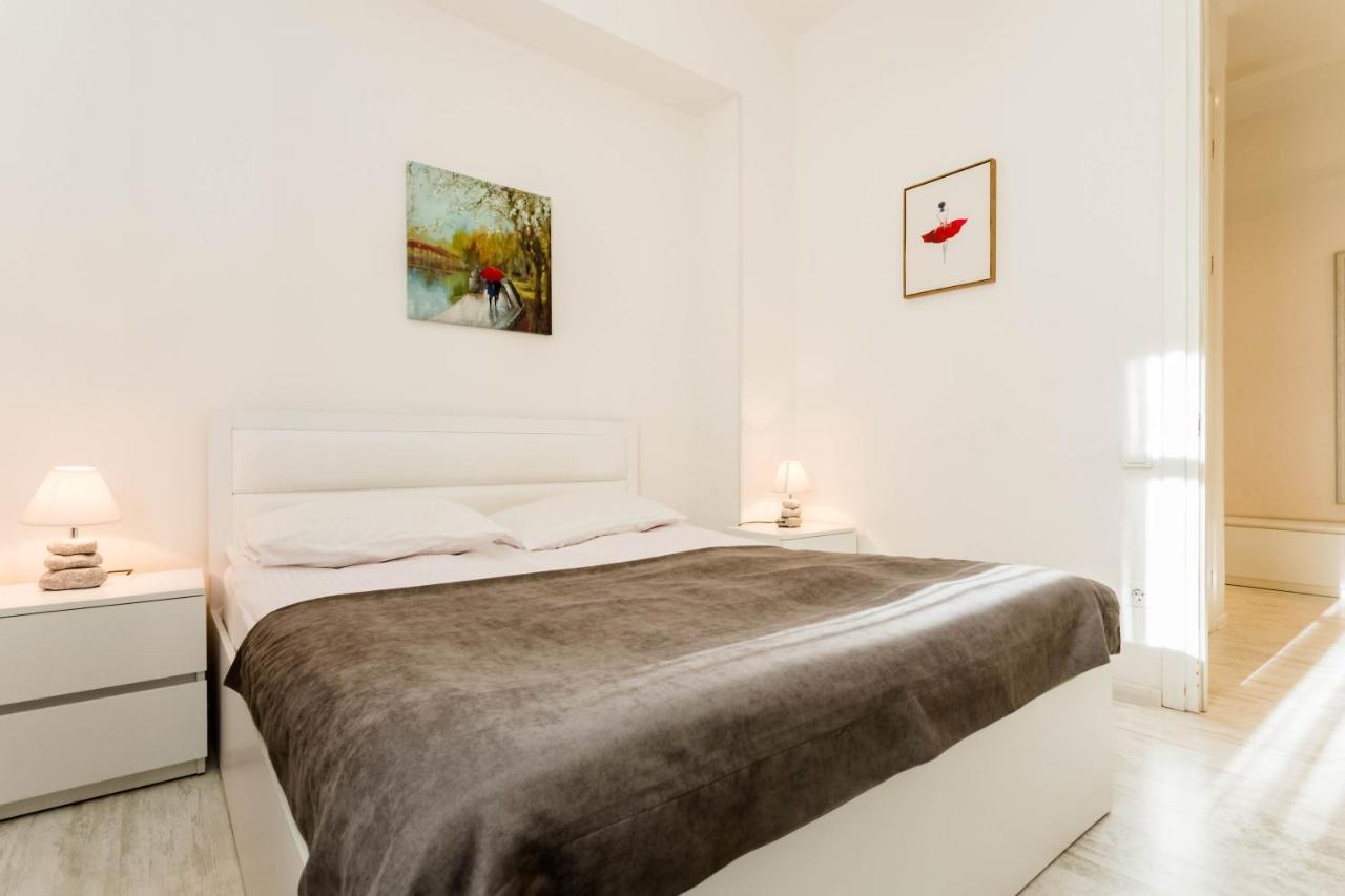 טביליסי Lovely 2 Bedroom Flat מראה חיצוני תמונה